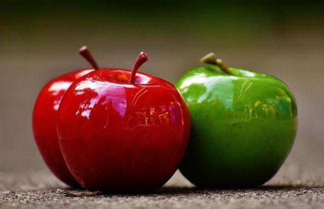 red and green apples
