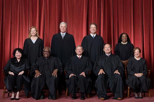https://commons.wikimedia.org/wiki/File:Supreme_Court_of_the_United_States_-_Roberts_Court_2022.jpg